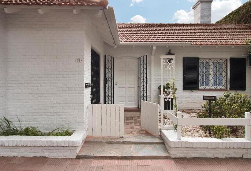 بنجلو قياسى, La Petite Maison San Isidro