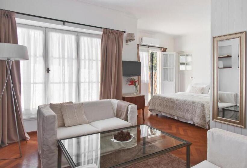 بنجلو قياسى, La Petite Maison San Isidro