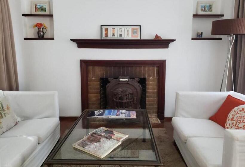 بنجلو قياسى, La Petite Maison San Isidro