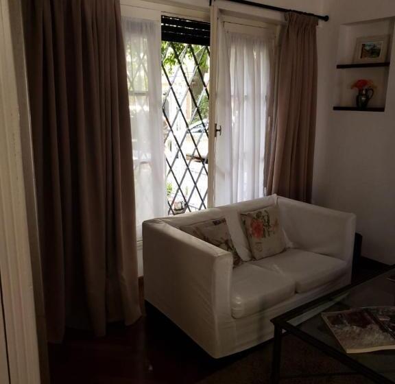 بنجلو قياسى, La Petite Maison San Isidro