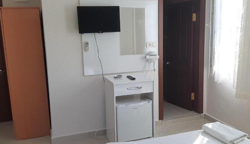 غرفة قياسية ثلاثية مزودة بشرفة, Everest Apart