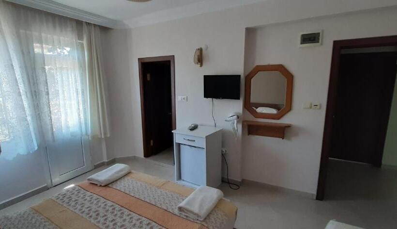 غرفة قياسية ثلاثية مزودة بشرفة, Everest Apart