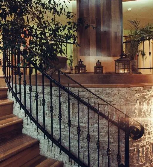 سوییت, Denisa Boutique