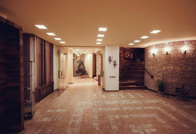 سوییت لوکس, Denisa Boutique