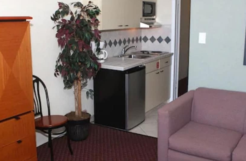 스위트 퀸침대, The Crusader Oceanfront Family Resort