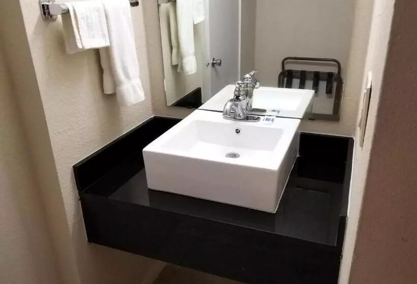 スタンダードトリプルルーム, Americas Best Value Inn Marshall