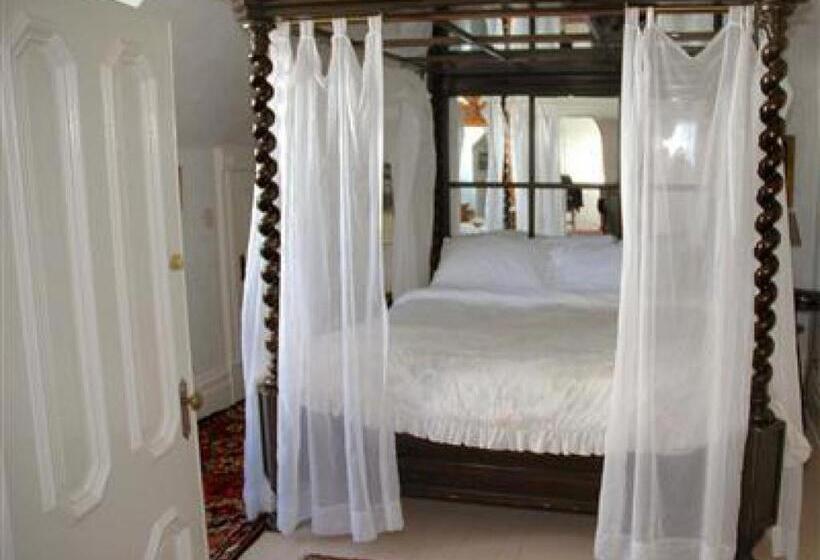 标准三人间, Chateau Tivoli Bed And Breakfast