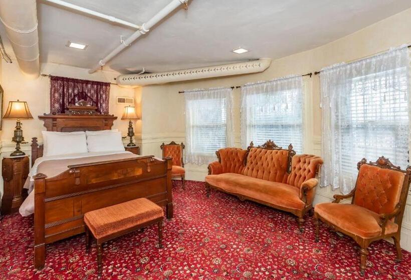 经济四人间 - 带共用浴室, Chateau Tivoli Bed And Breakfast