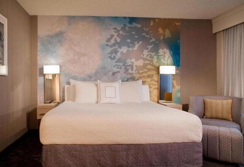 Büyük Çift Kişilik Yataklı Süit, Courtyard Austinuniversity Area