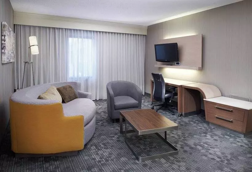 ２ダブルベッドのスタンダードルーム, Courtyard Cleveland Airport North