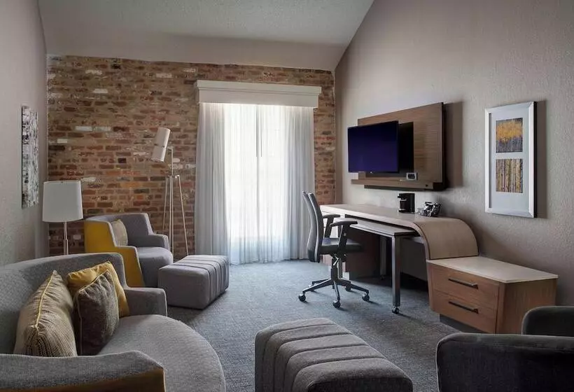 سوییت, Courtyard By Marriott New Orleans Warehouse Arts District