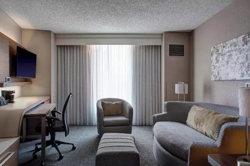 اتاق استاندارد با تخت بزرگ, Courtyard By Marriott New Orleans Warehouse Arts District