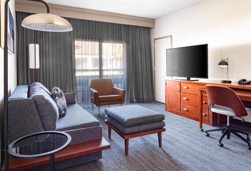 מיטת קינג בסוויטה, Courtyard St. Petersburg Clearwater