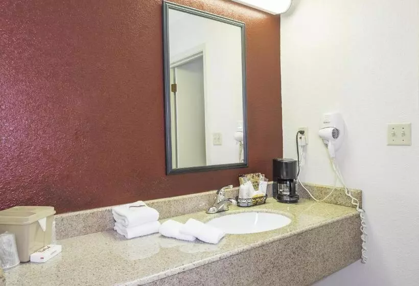キングサイズベッドのスーペリアルーム, Red Roof Inn Columbus Northeast  Westerville