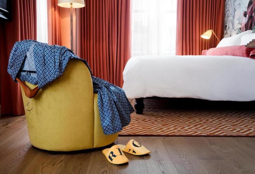 غرفة سوبيريور سرير كينج, Riggs Washington Dc