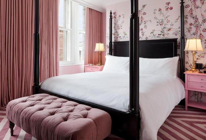 جناح مطل على المدينة, Riggs Washington Dc