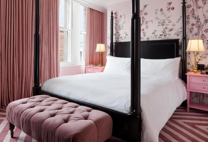 جناح مطل على المدينة, Riggs Washington Dc