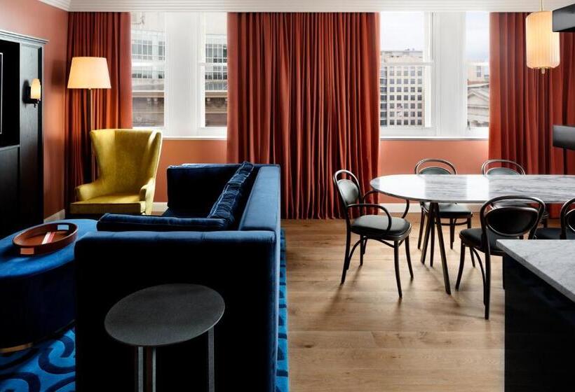 جناح مطل على المدينة, Riggs Washington Dc