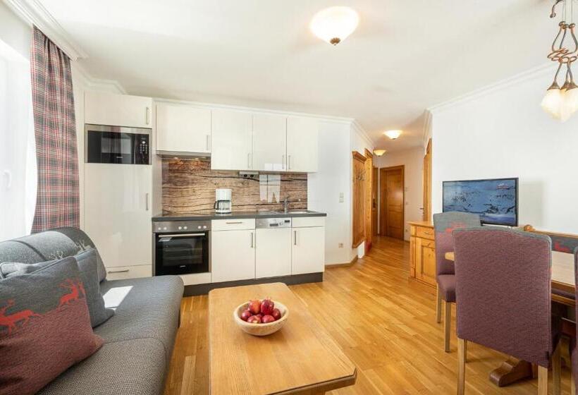 דירת חדר, Almschlössl & Schrotteralm