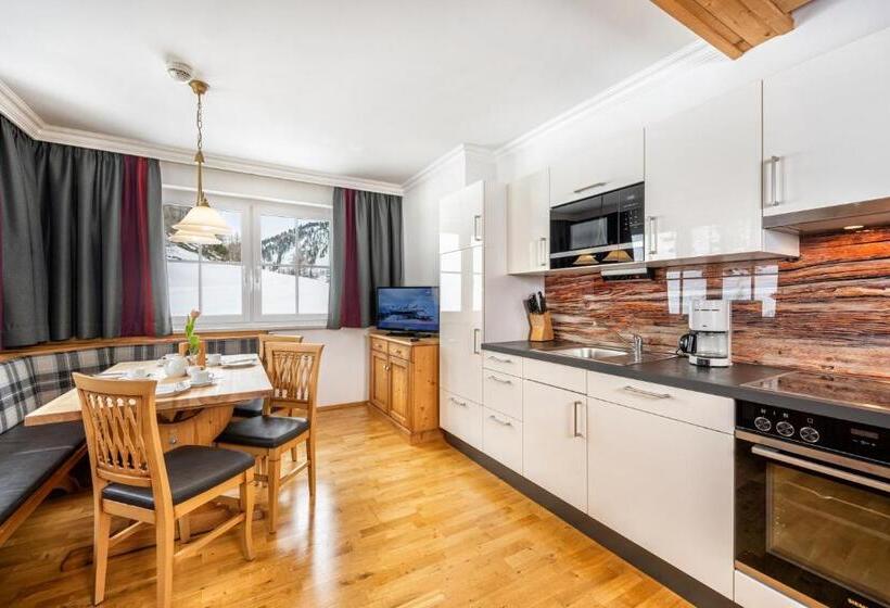 דירת שני חדרים, Almschlössl & Schrotteralm