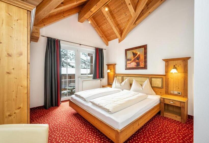 דירת שלושה חדרים, Almschlössl & Schrotteralm