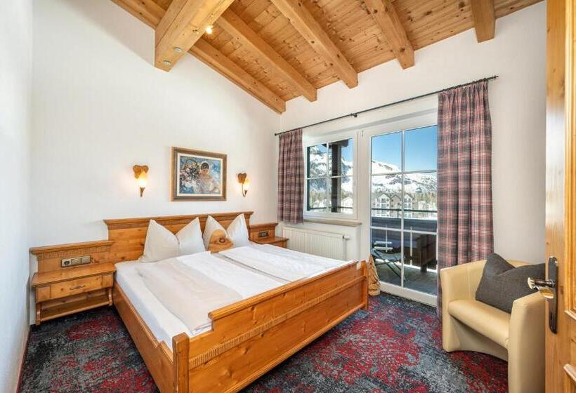 דירת שלושה חדרים, Almschlössl & Schrotteralm