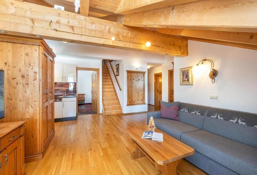 דירת שלושה חדרים, Almschlössl & Schrotteralm