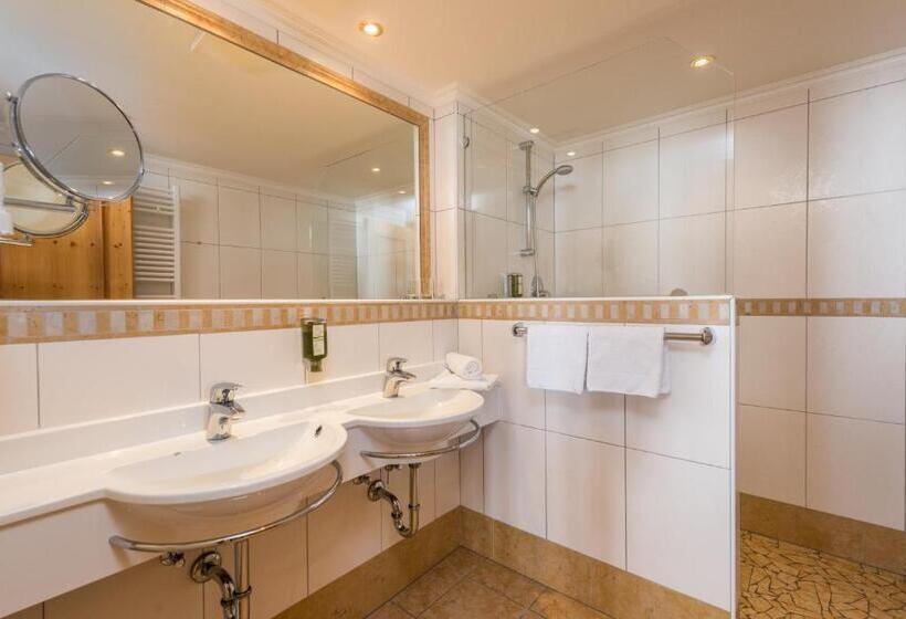 דירת שלושה חדרים, Almschlössl & Schrotteralm