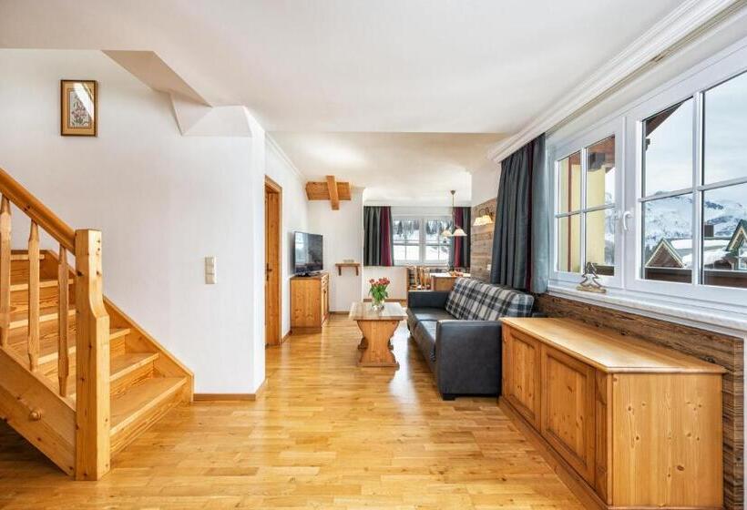 דירת שלושה חדרים, Almschlössl & Schrotteralm