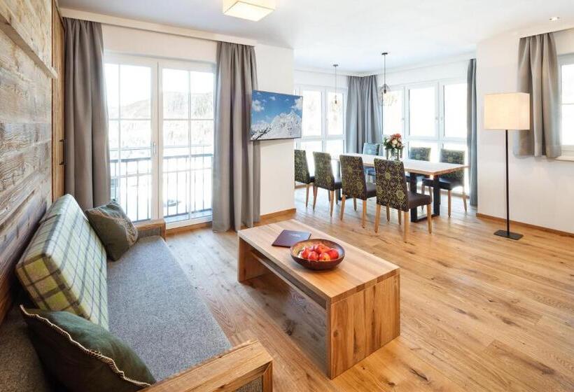 דירת שלושה חדרים, Almschlössl & Schrotteralm