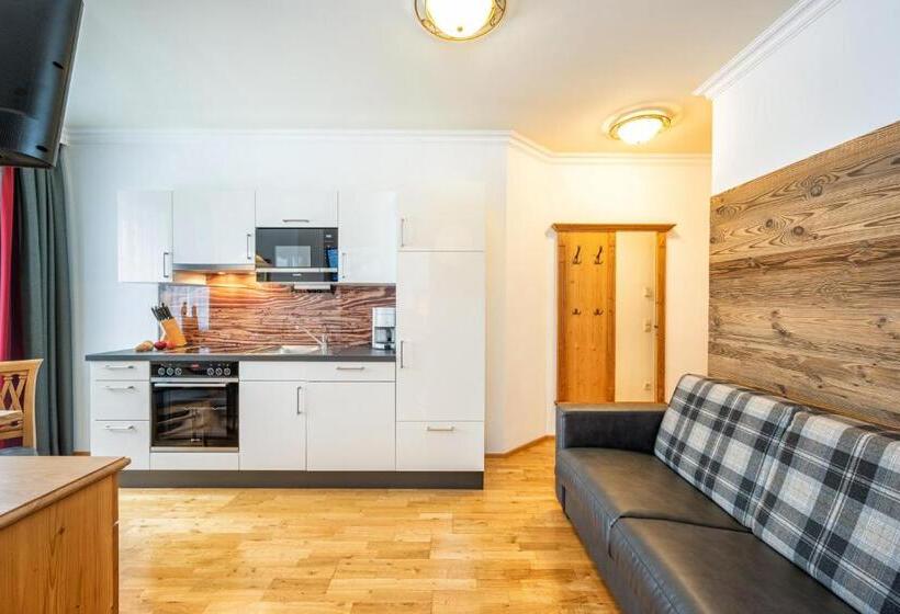 דירת חדר, Almschlössl & Schrotteralm