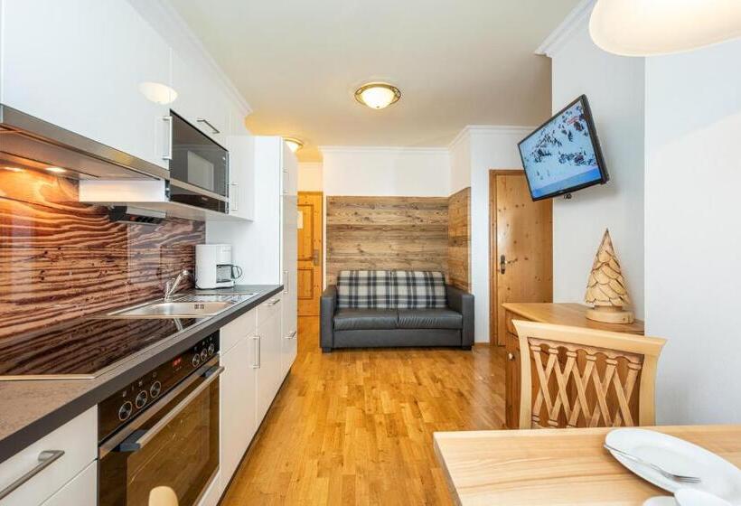 דירת חדר, Almschlössl & Schrotteralm