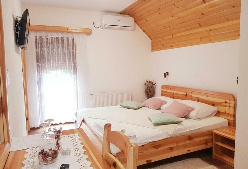 חדר סטנדרט עם מרפסת, Guesthouse Green Valley