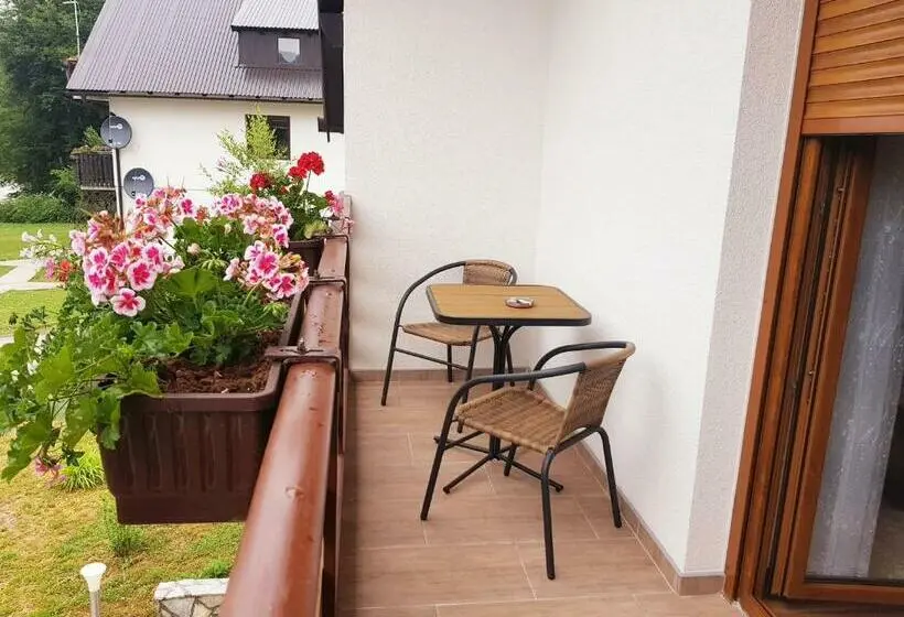 バルコニー付きスタンダードルーム, Guesthouse Green Valley