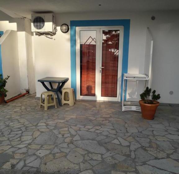 Семейный Номер, Rooms And Apartments Analipsi