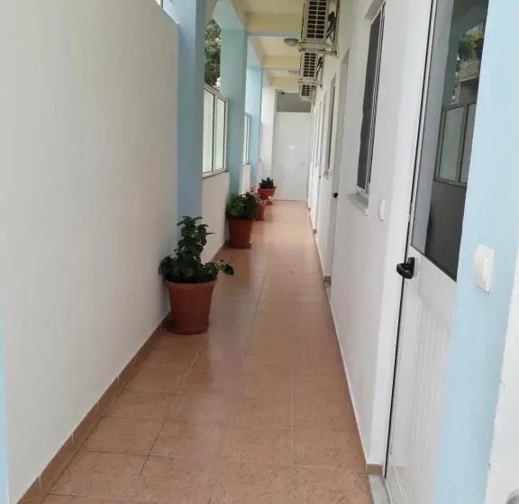 استودیوی استاندارد, Rooms And Apartments Analipsi