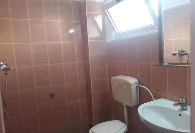 استودیوی استاندارد, Rooms And Apartments Analipsi