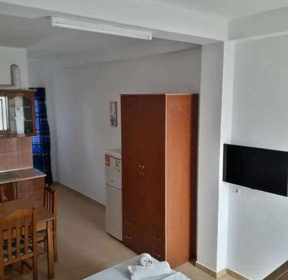 استودیوی استاندارد, Rooms And Apartments Analipsi