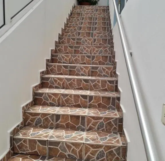 اتاق خانوادگی با چشم‌انداز دریا, Rooms And Apartments Analipsi