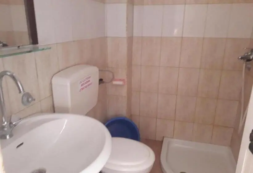 اتاق خانوادگی با چشم‌انداز دریا, Rooms And Apartments Analipsi