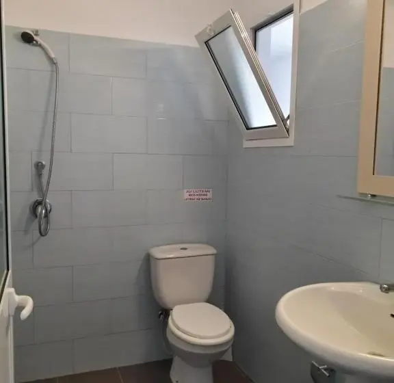استودیو خانوادگی, Rooms And Apartments Analipsi