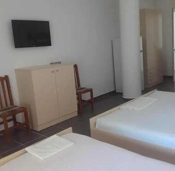 استودیو خانوادگی, Rooms And Apartments Analipsi