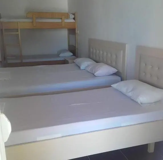 استودیو خانوادگی, Rooms And Apartments Analipsi