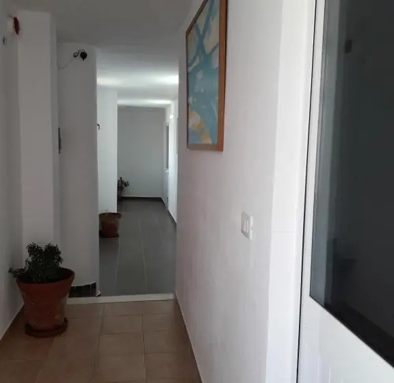 اتاق خانوادگی, Rooms And Apartments Analipsi
