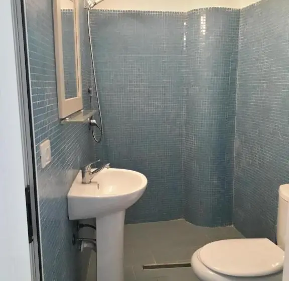 اتاق اکونومی, Rooms And Apartments Analipsi