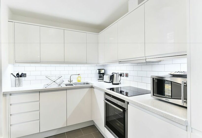 Апартаменты 1 Спальня, Tower Bridge City Apartments