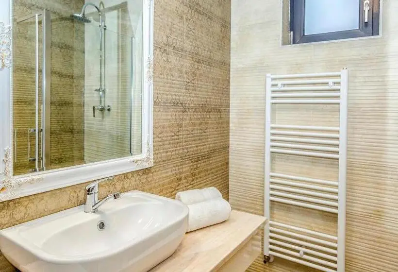 Standard Yhden Hengen Huone, Casa Baimareana
