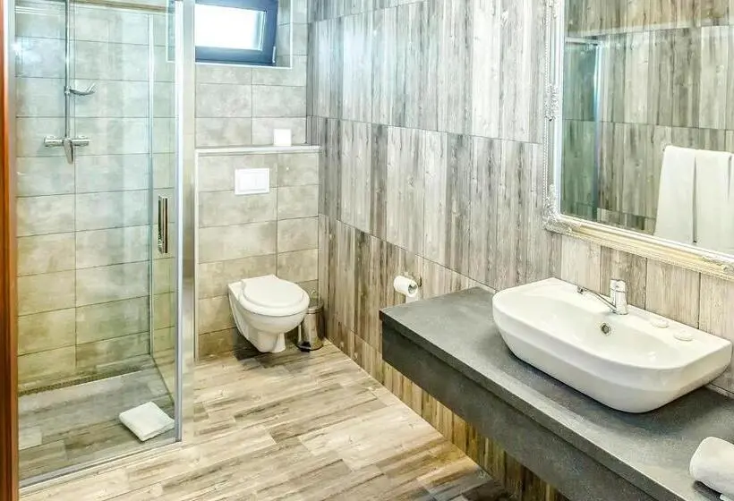 Standard Yhden Hengen Huone, Casa Baimareana