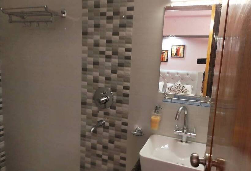 اتاق استاندارد یک نفره, Prabhat