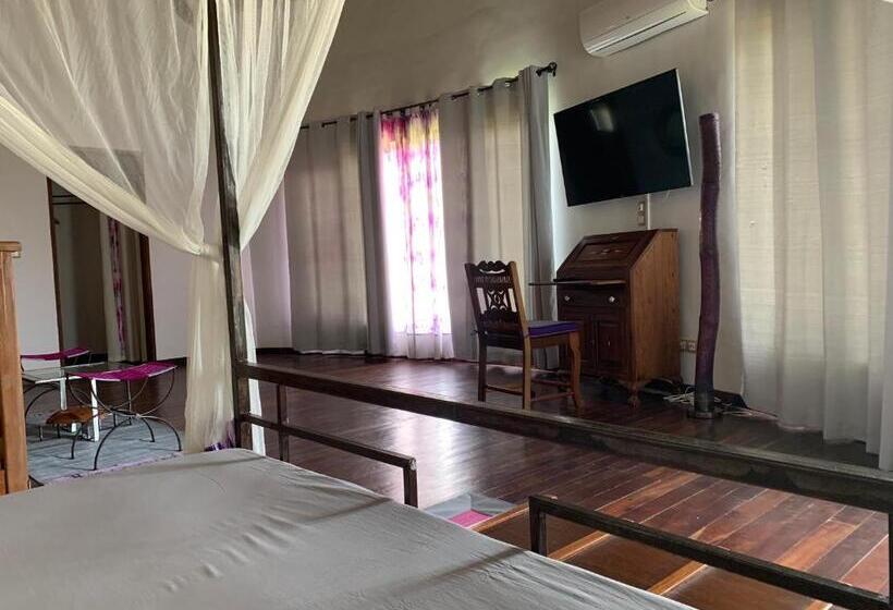 سوییت دوبلکس, Marcelo Beach Club